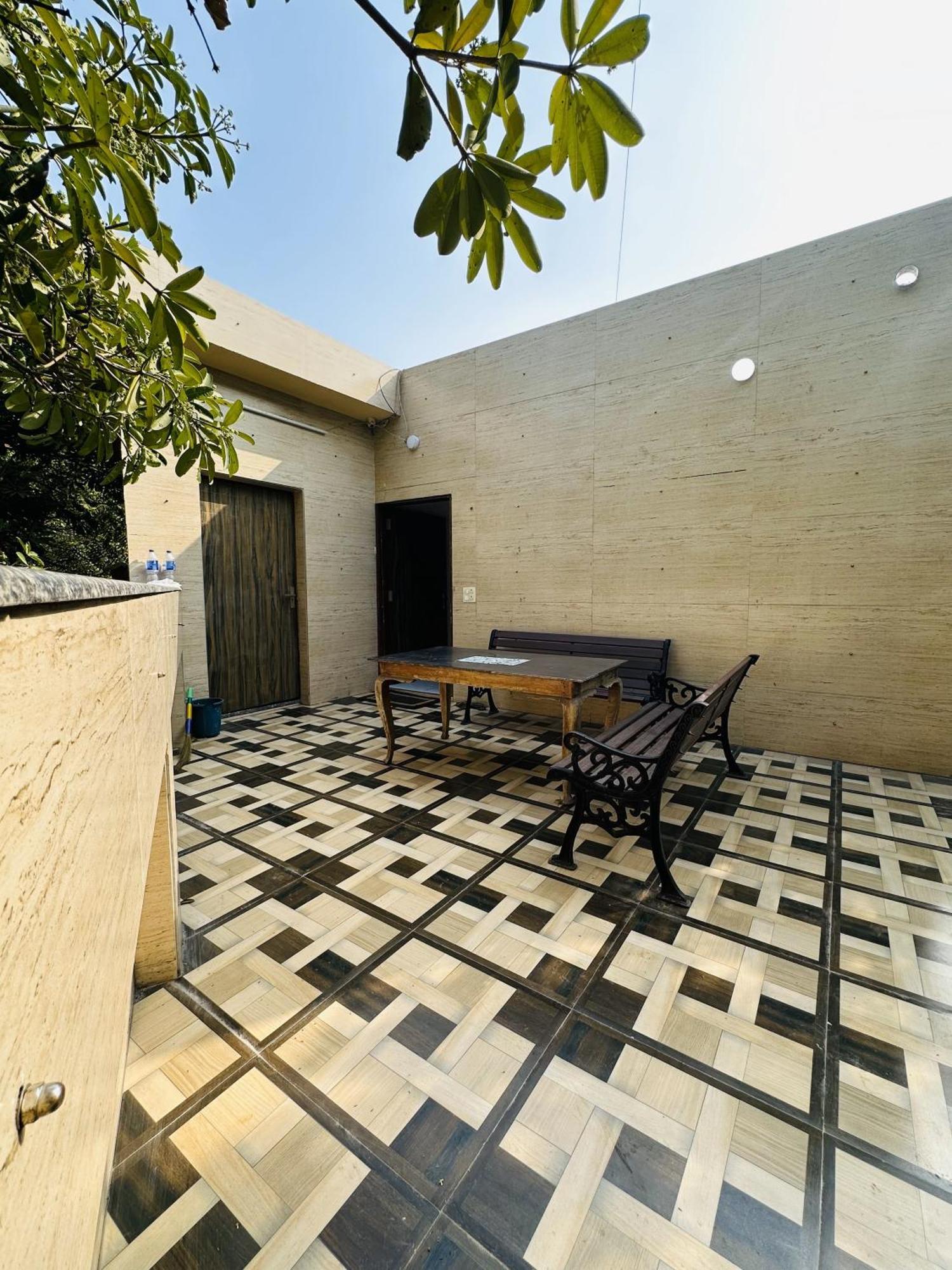 Golden Bed And Breakfast- High Quality Rooms In South Ex-1 D Block New Delhi Exterior photo
